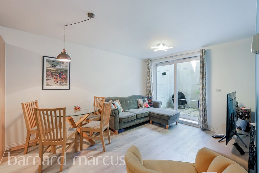 Property photo 3 of 9