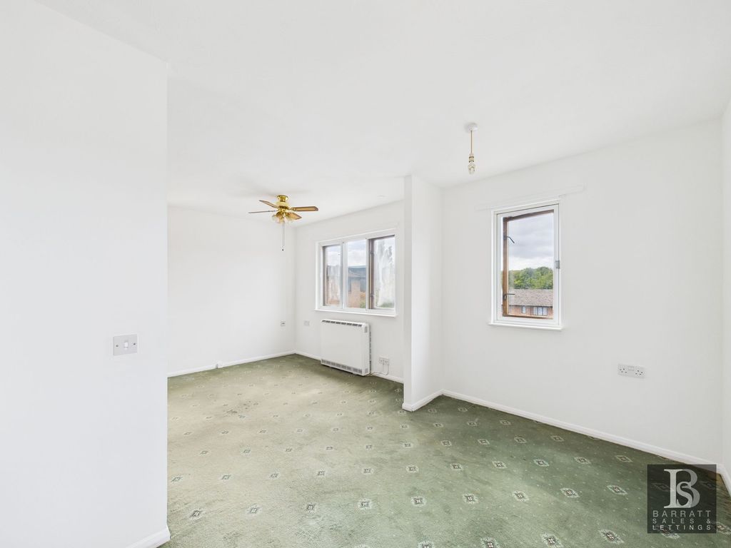 Property photo 3 of 12