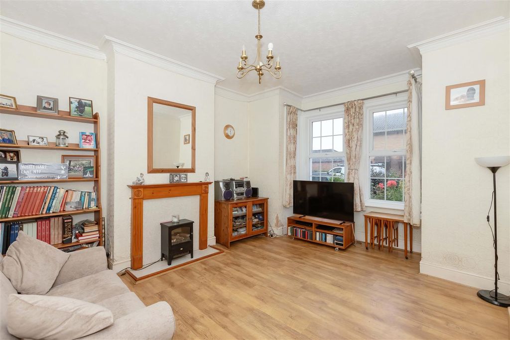 Property photo 2 of 13 Cantebury Rd_5.Jpg