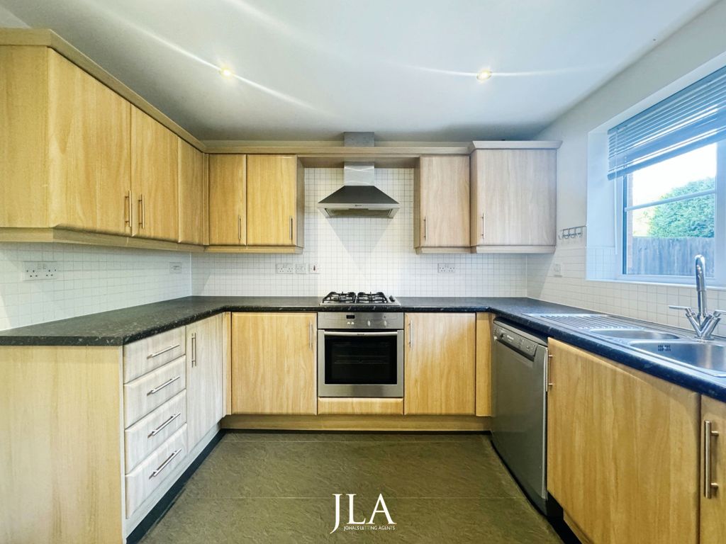 Property photo 2 of 28