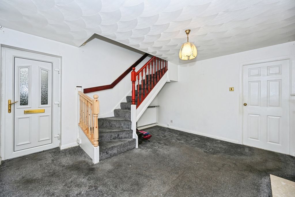 Property photo 3 of 17 Living Room