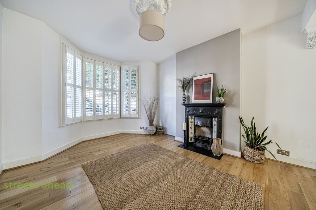 Property photo 2 of 16 c61F6584-321d-41E...