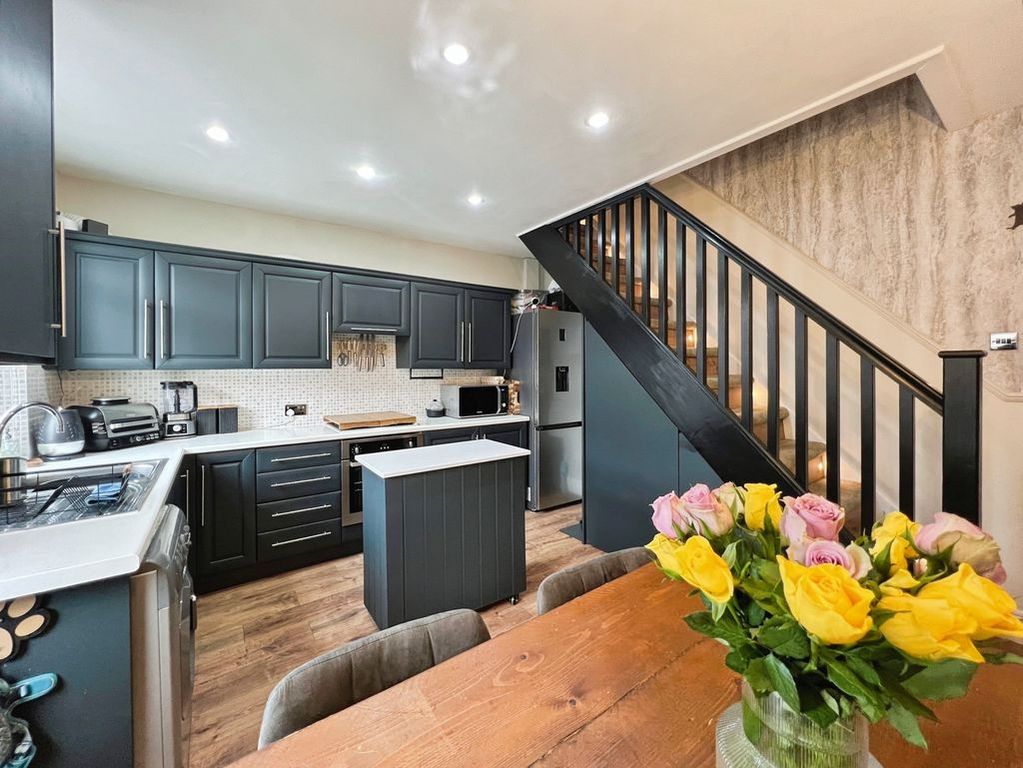 Property photo 3 of 18 Kitchen