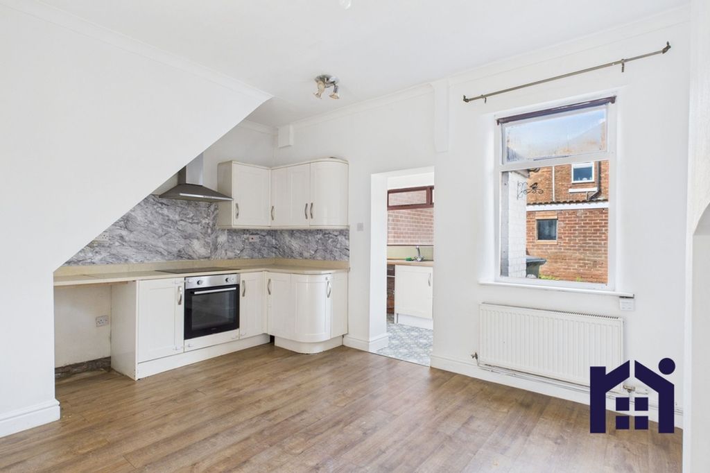 Property photo 3 of 11 Dining Kitchen