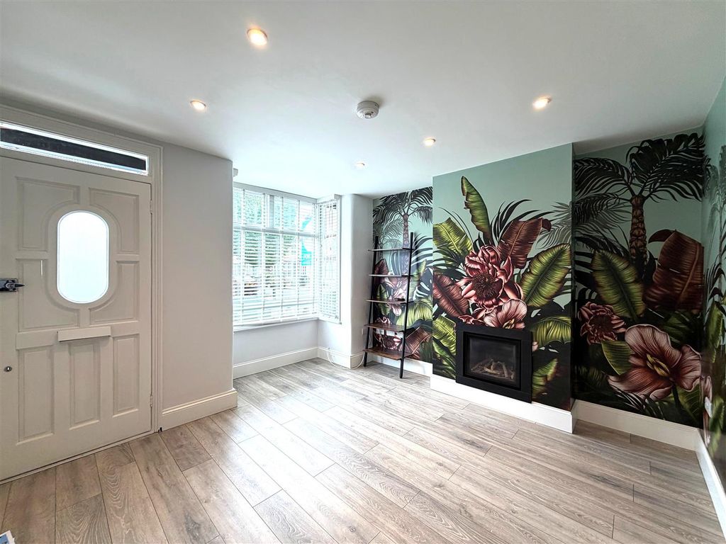 Property photo 3 of 11 Souldern Street - Lounge 1.Jpg