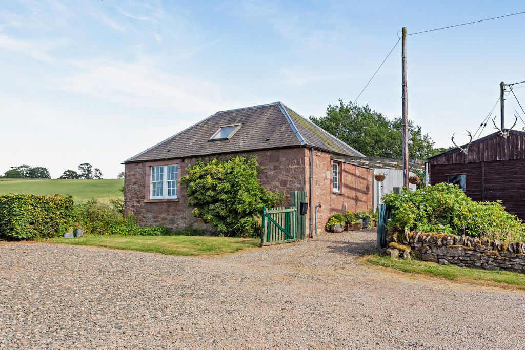 Property photo 2 of 16 Picture No. 05