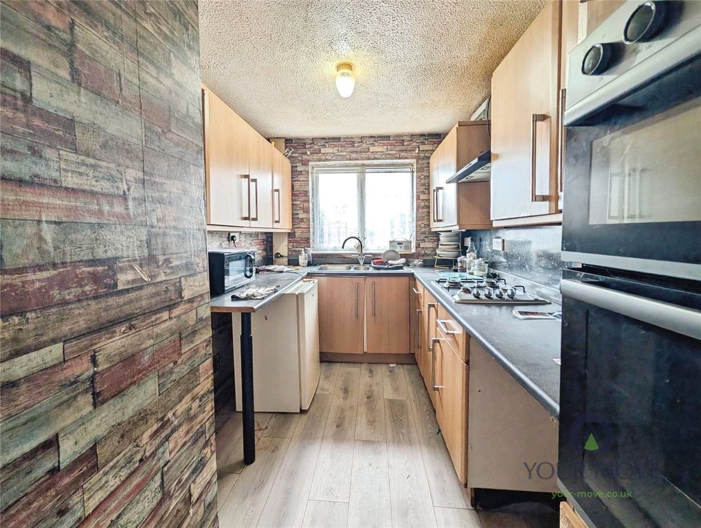 Property photo 3 of 13 Kitchen