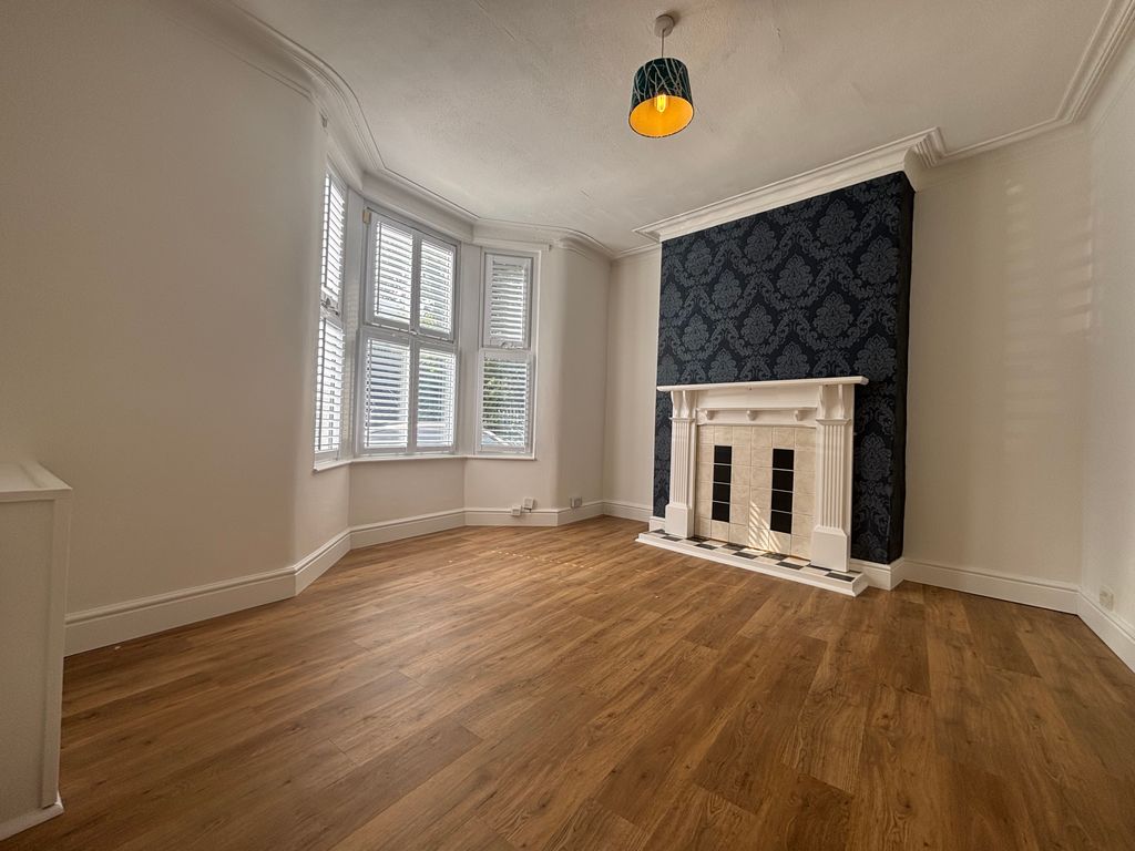 Property photo 3 of 11 Image