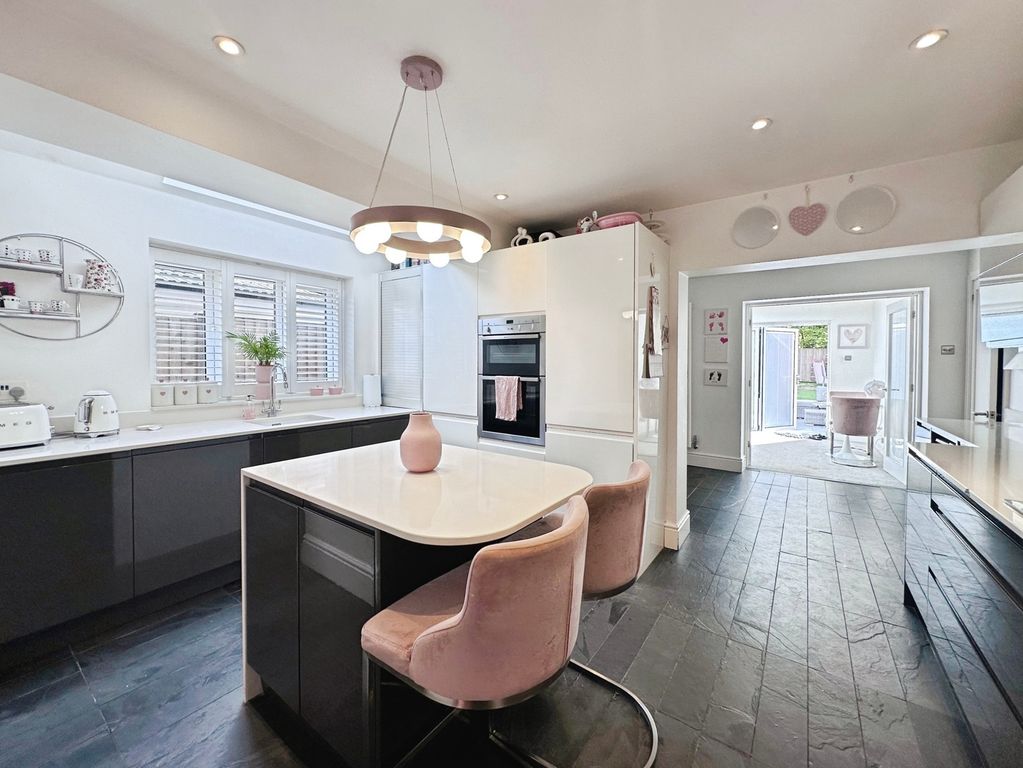 Property photo 2 of 20 Pbox-Img.Jpg