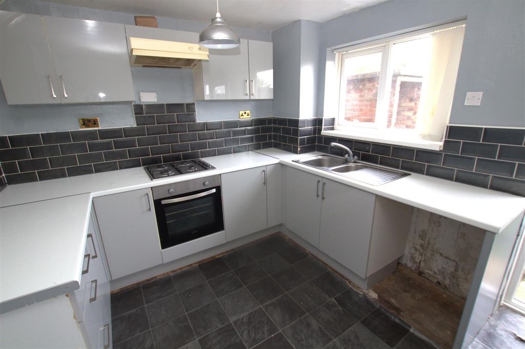Property photo 3 of 8 Kitchen.Jpg