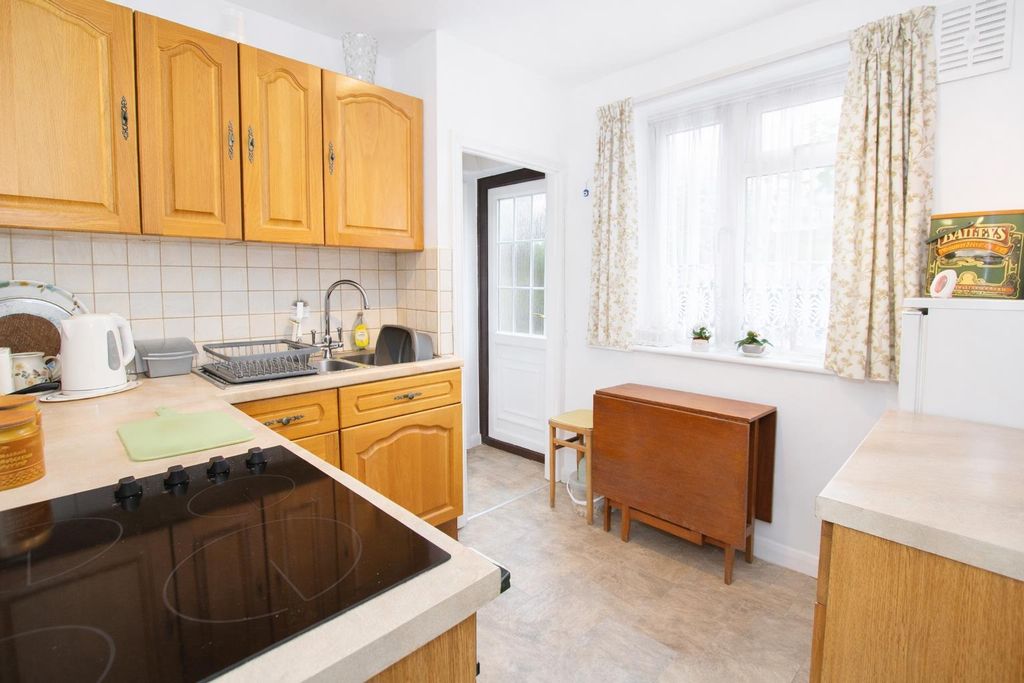 Property photo 3 of 15 Kit.Jpg