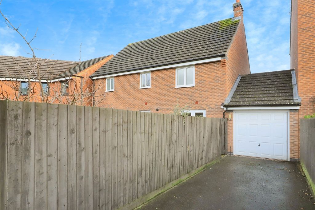 Property photo 2 of 20