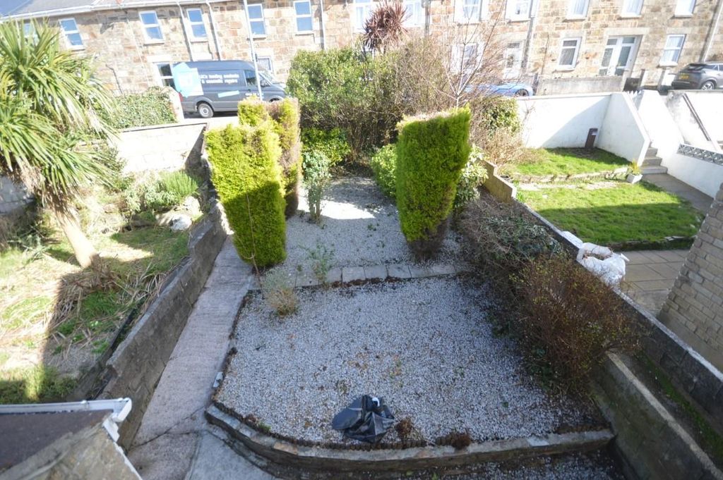Property photo 3 of 13 Dsc_0008 (Medium).Jpg