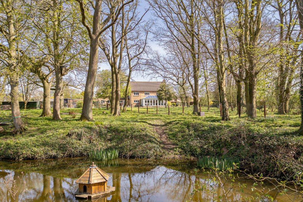 Property photo 2 of 52 5026284