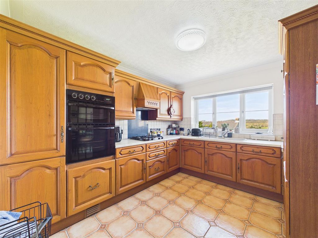 Property photo 3 of 34