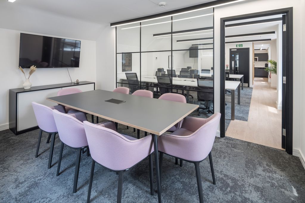 Property photo 3 of 5 Meeting Room