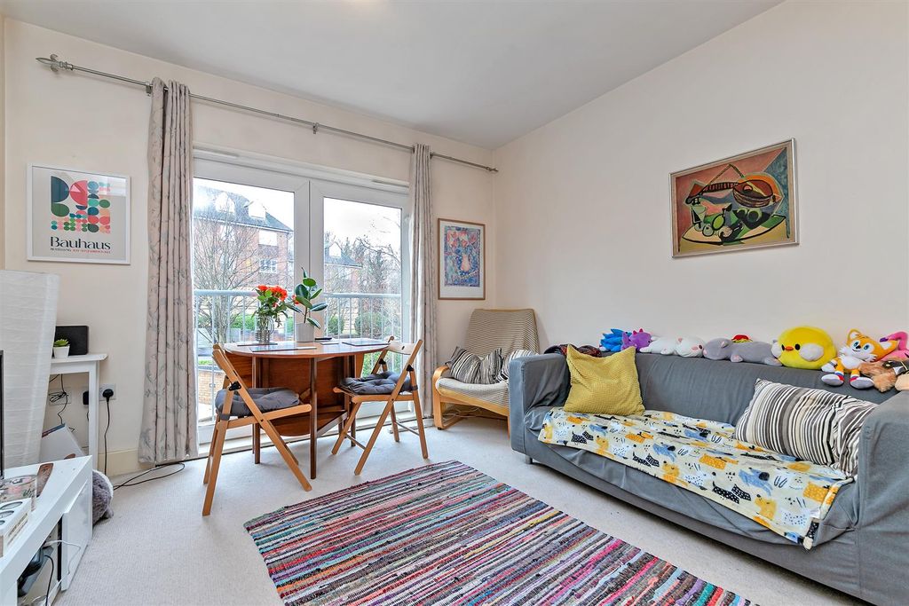 Property photo 2 of 17 7Centurioncourt-17.Jpg