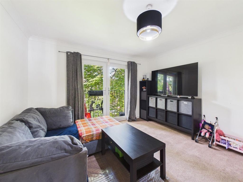 Property photo 2 of 15 Cam03924G0-Pr0189-Still004.Jpg