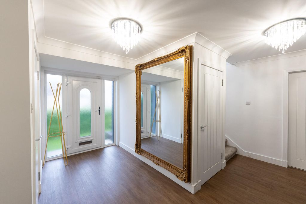 Property photo 2 of 48 Hallway