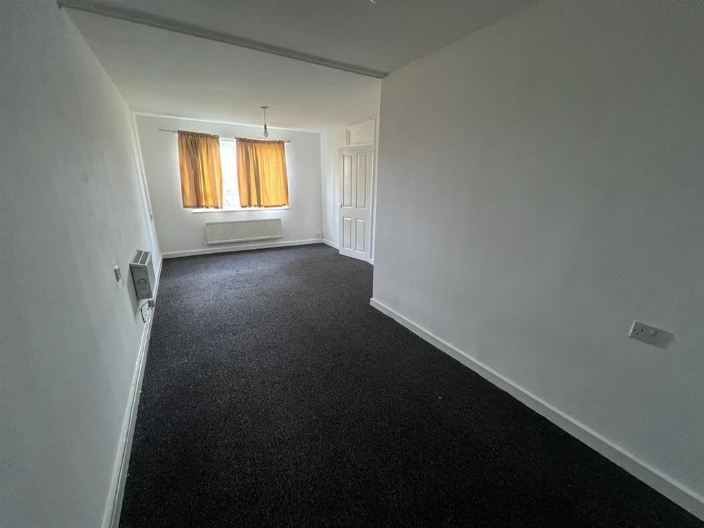 Property photo 3 of 7 Open Plan Lounge/Bedroom