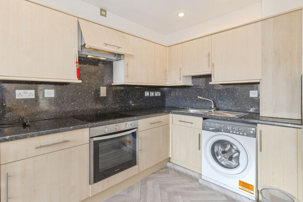 Property photo 3 of 17 Kitchen