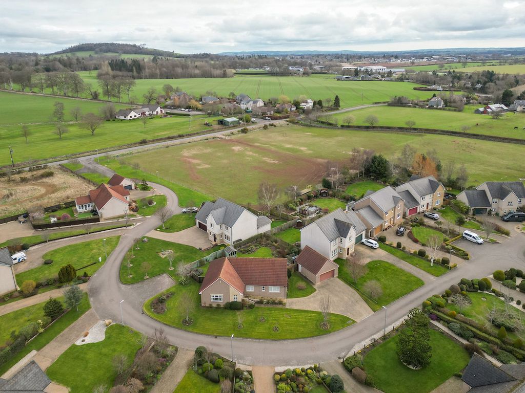 Property photo 2 of 35