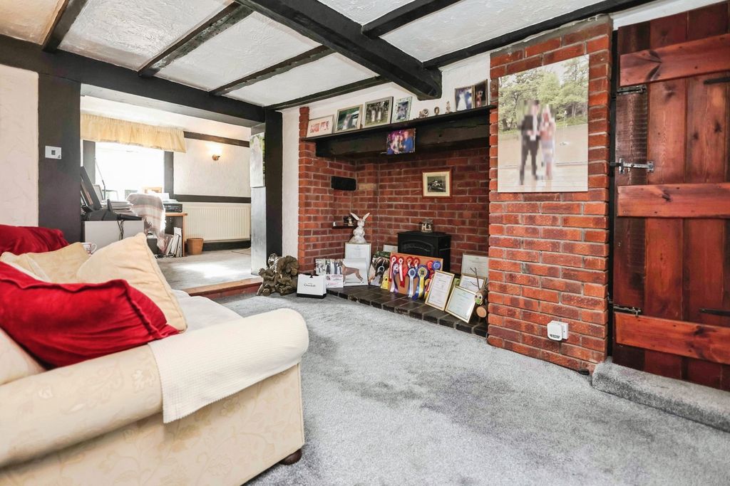 Property photo 3 of 20 Lounge