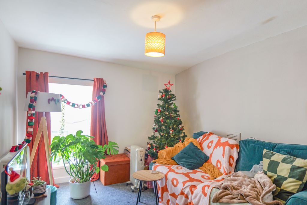 Property photo 3 of 20