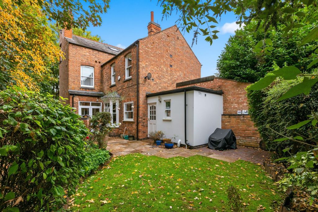 Property photo 3 of 32