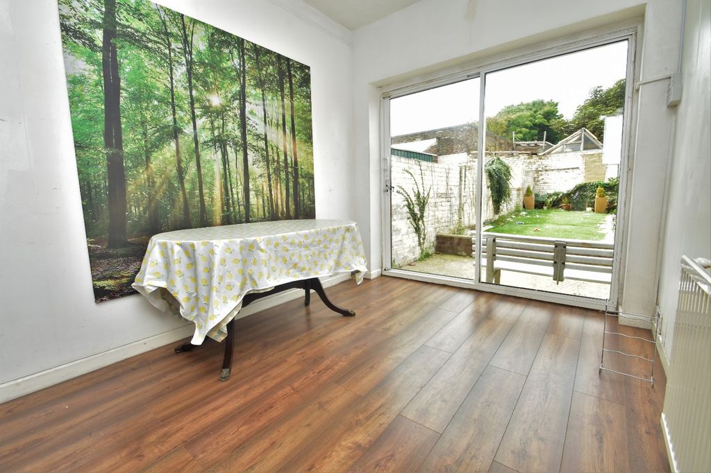 Property photo 3 of 12 Picture No. 16