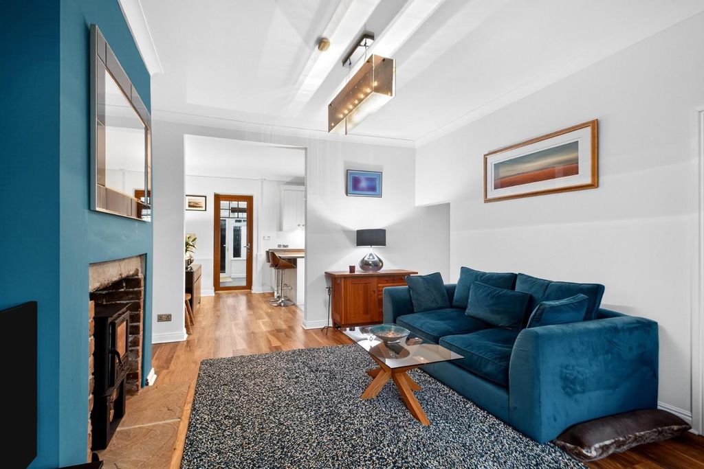 Property photo 3 of 15 Lounge.Jpg