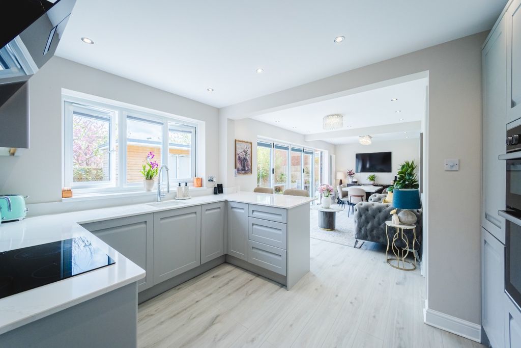 Property photo 2 of 51 4902411