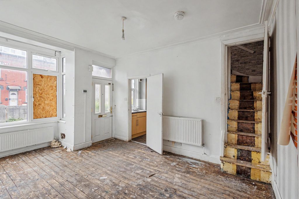 Property photo 2 of 14 15 Bexley Grove, Harehills, Leeds, West Yorkshire, Ls8 5Nz