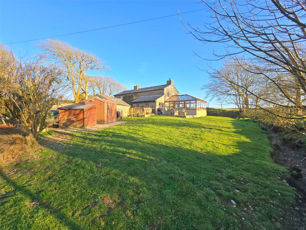 Property photo 2 of 32 Picture No. 02