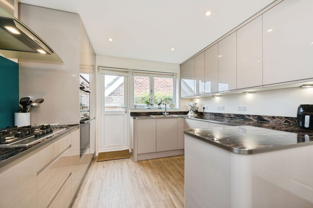 Property photo 2 of 33 Pbox-Img.Jpg