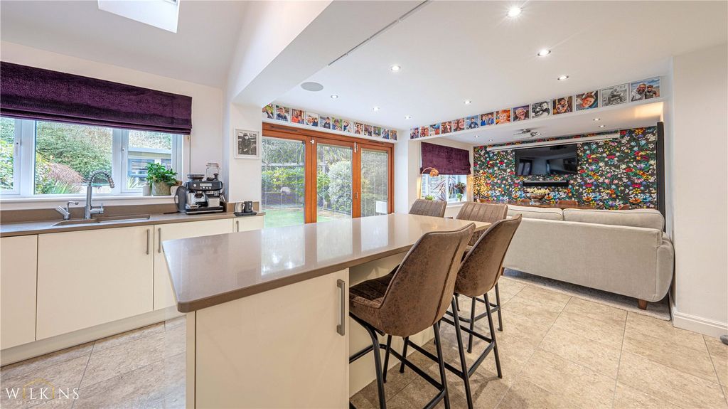 Property photo 3 of 37 Picture No. 21