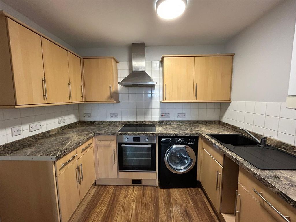 Property photo 3 of 6 F43E14De-6684-41d2-855c-47B220632B7F.Jpg