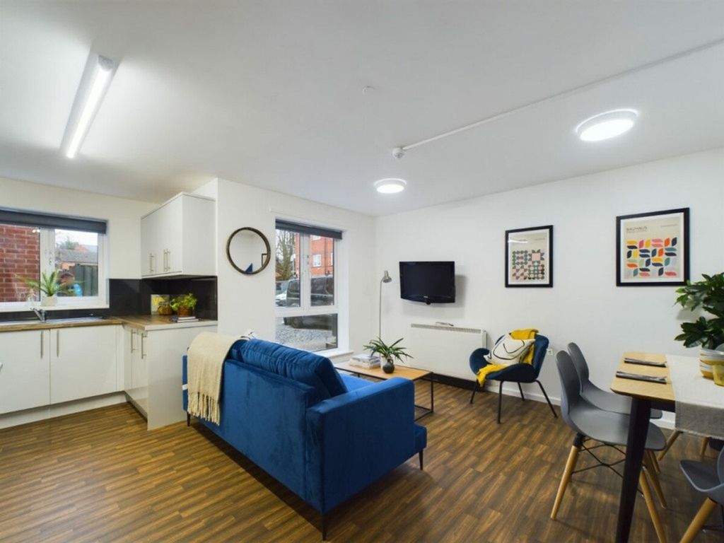 Property photo 1 of 15 A Bright And Inviting Large Modern Living Room, Pe...