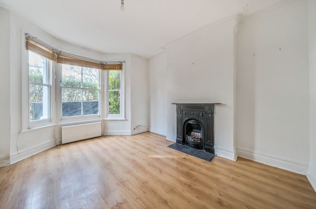 Property photo 2 of 19 1380638-20-691464...