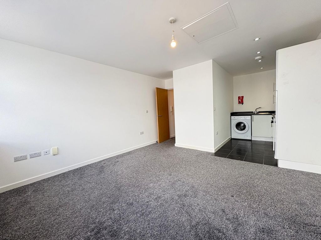 Property photo 2 of 4 67137361-92E0-457A-A022-5d9Ed81258d9