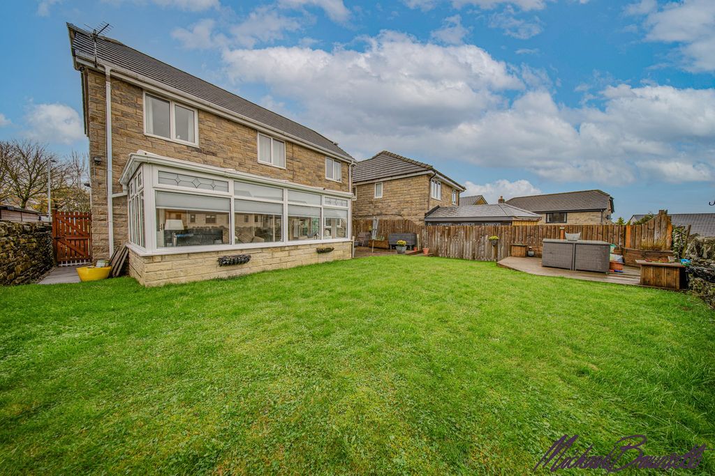 Property photo 2 of 33