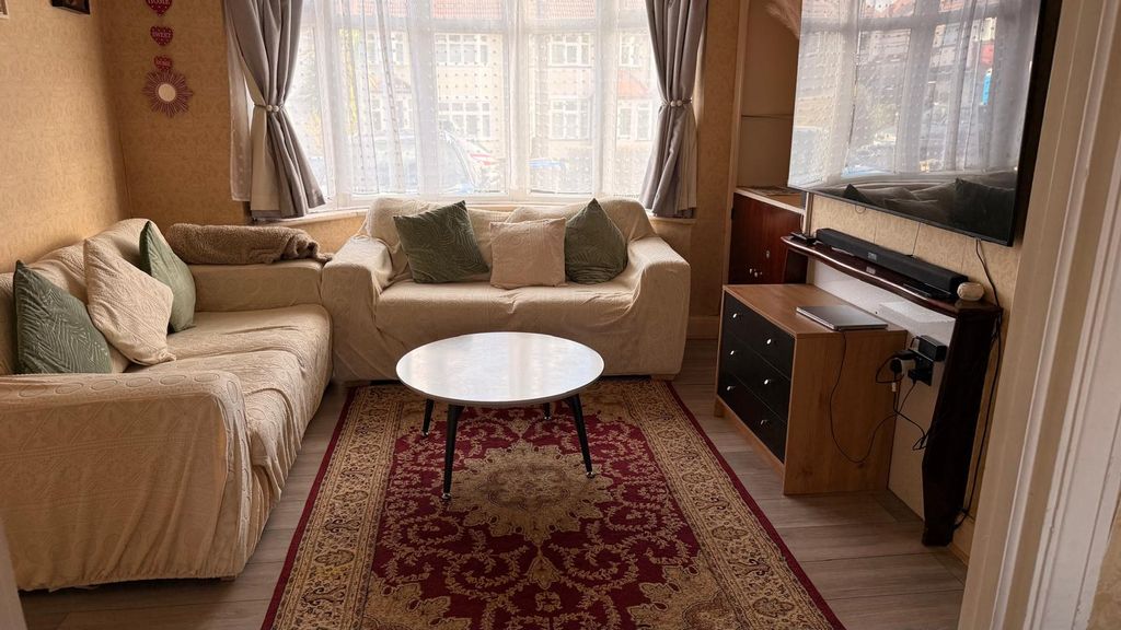 Property photo 3 of 11