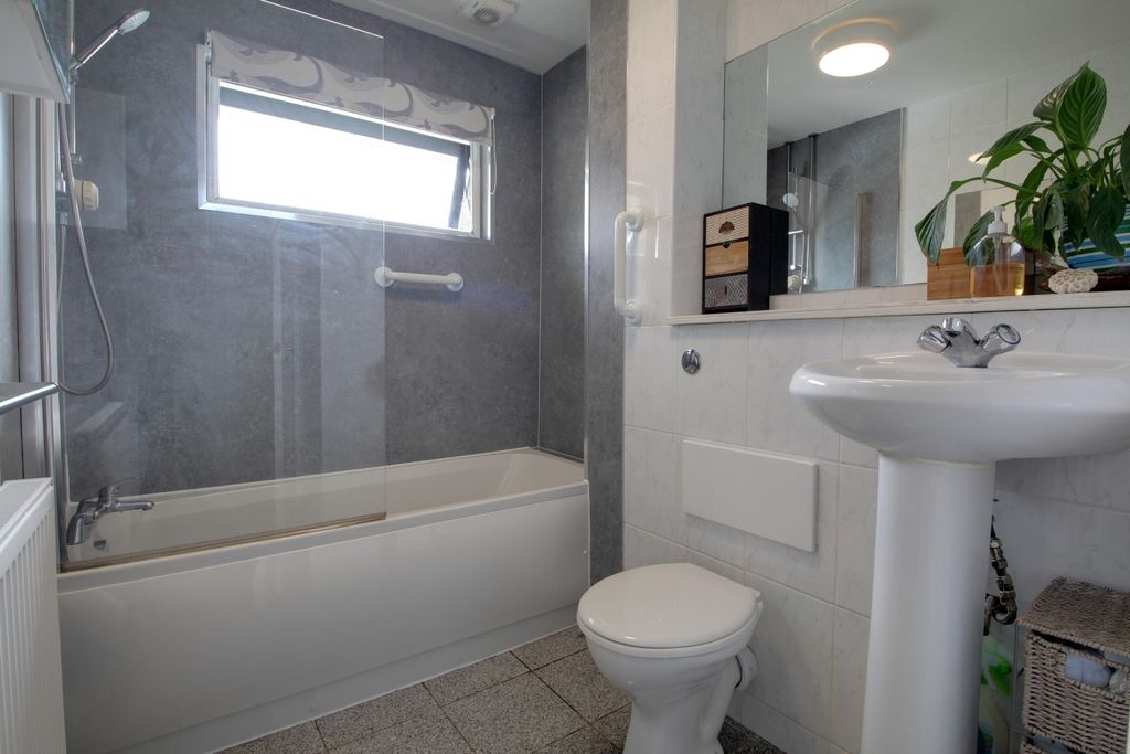 Property photo 3 of 15 Bathroom