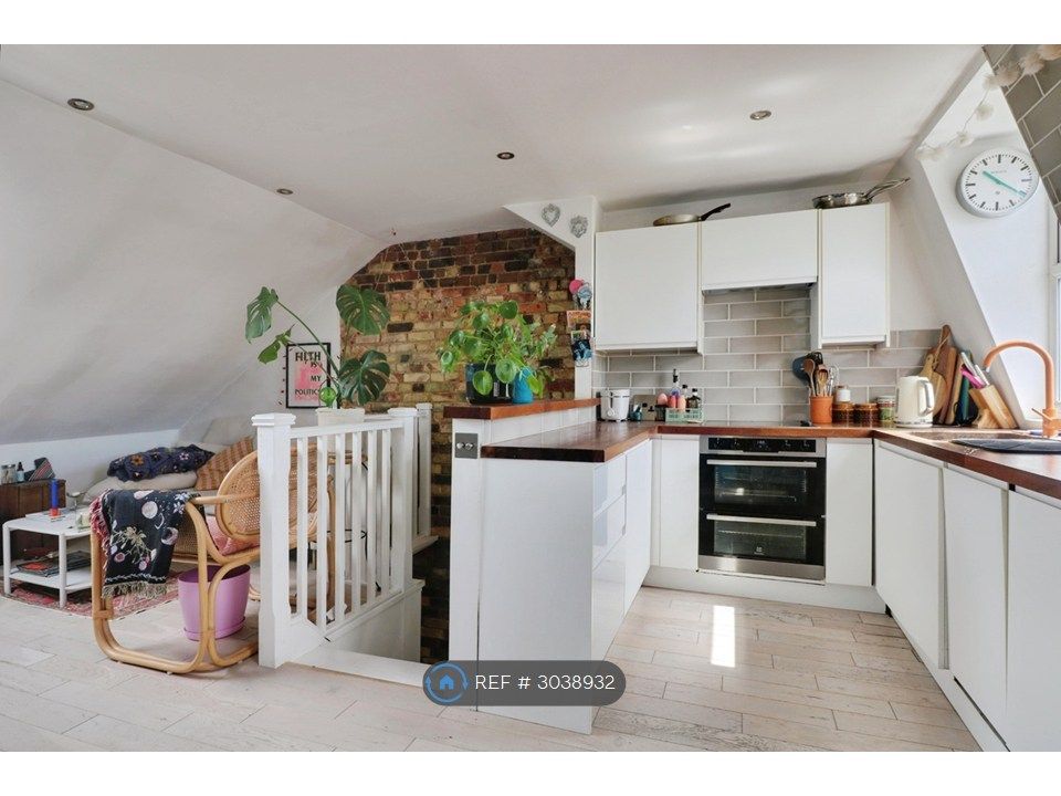Property photo 2 of 10 Kitchen