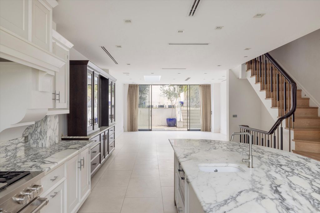 Property photo 2 of 14 Image