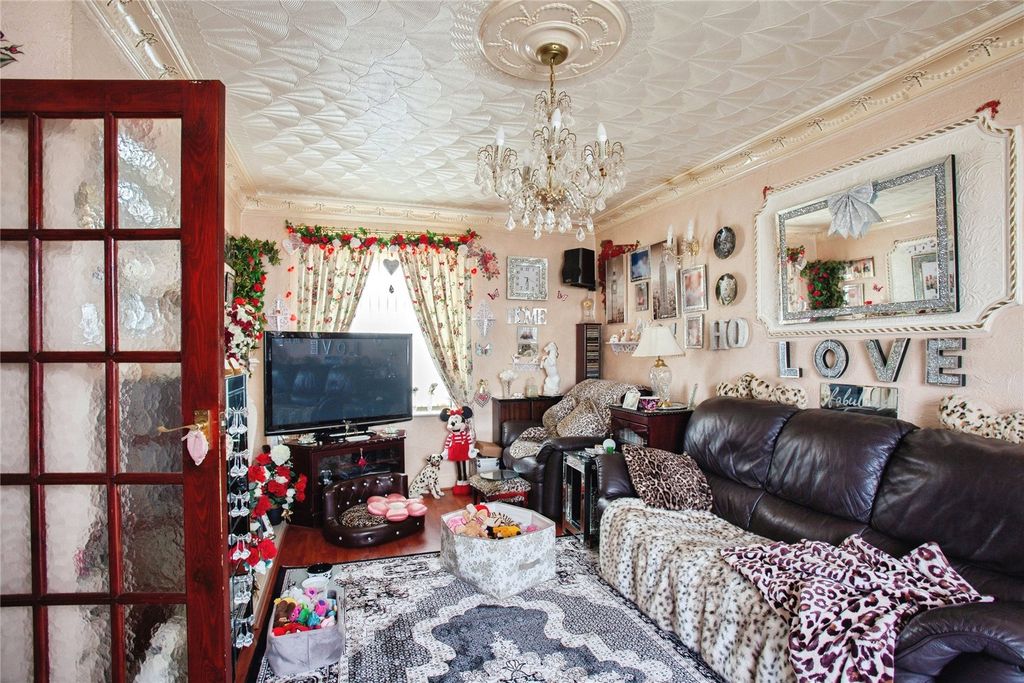 Property photo 3 of 12 Living Room