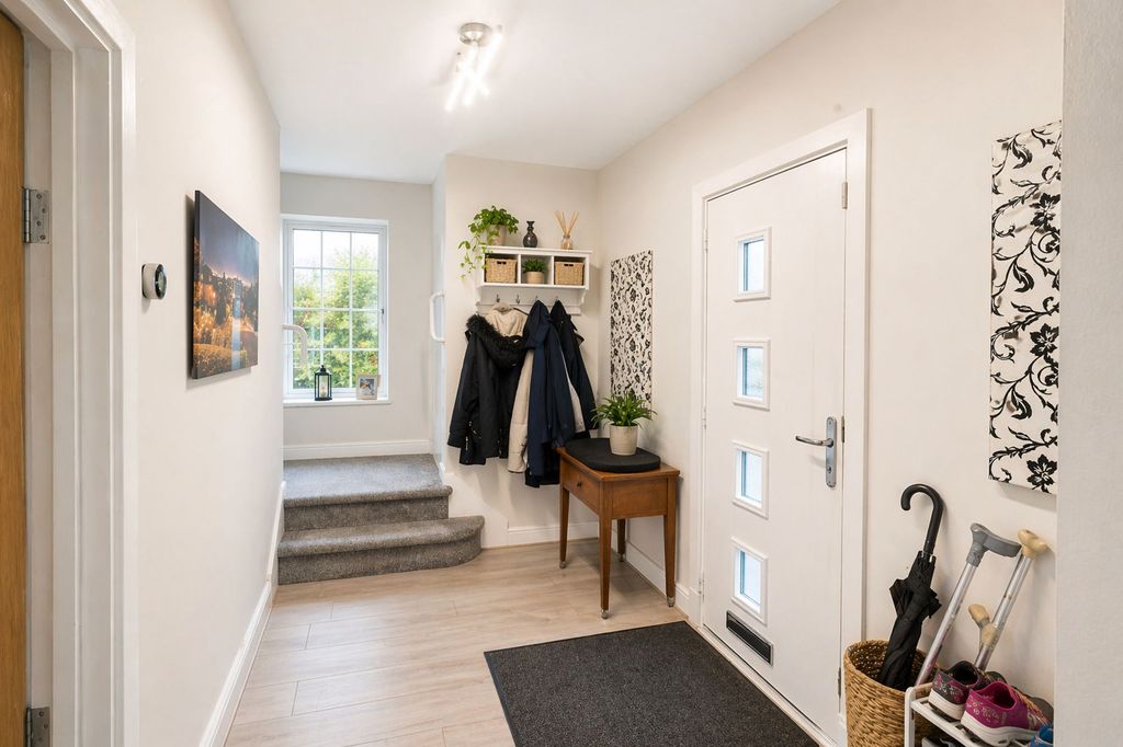 Property photo 2 of 17 Hallway