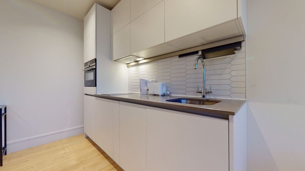 Property photo 2 of 19 Hallway