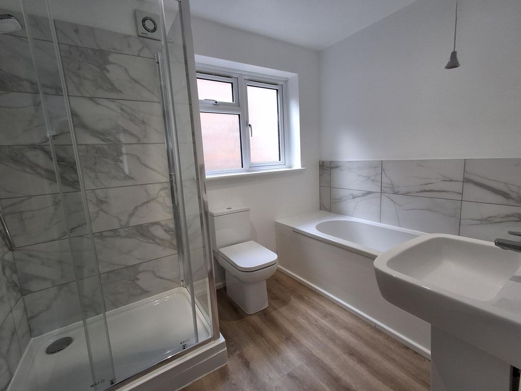 Property photo 3 of 7 Bathroom