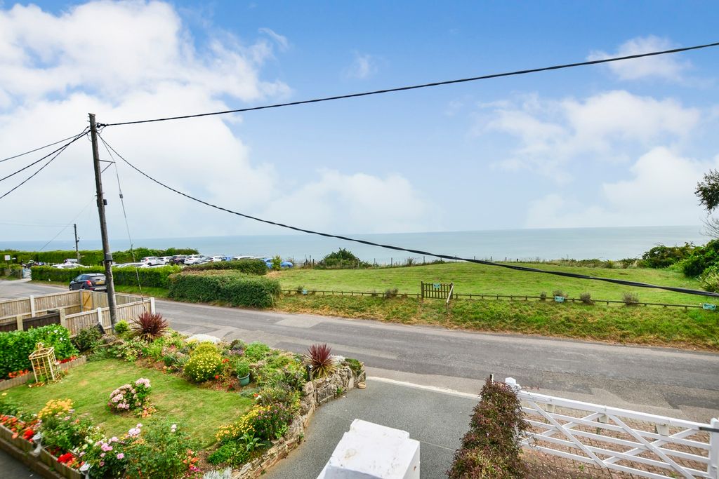 Property photo 2 of 21 Front View